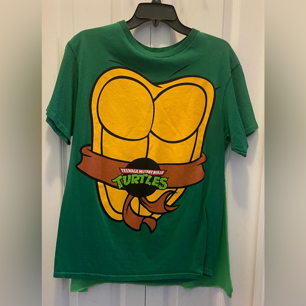 NWOT Teenage Mutant Ninja Turtles  Graphic T- Shirt with cape Size Medium